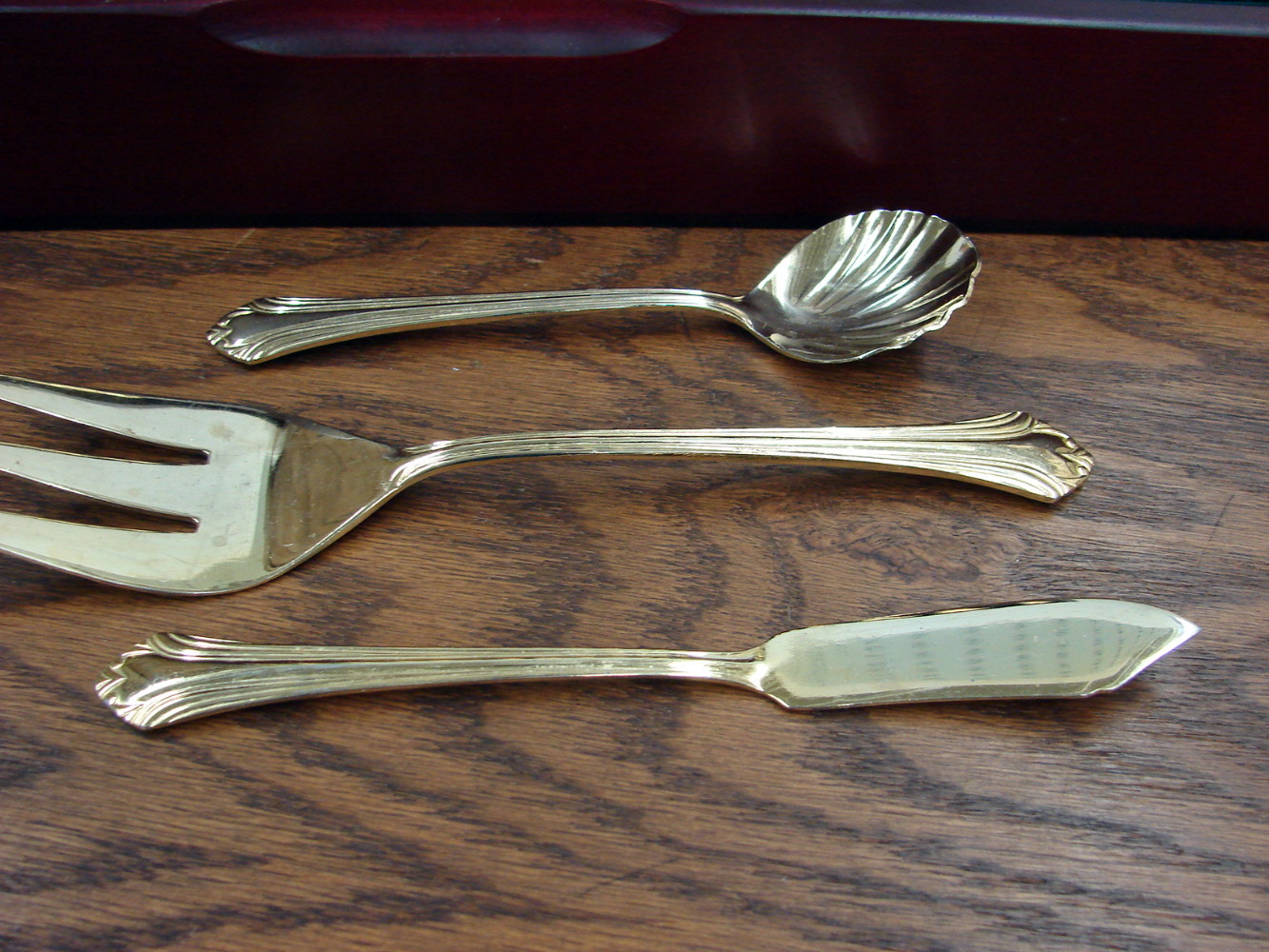 60 pc Set Oneida Bancroft Gold Stainless Flatware Silverware Set Service for 9 w/ Case - Image 6