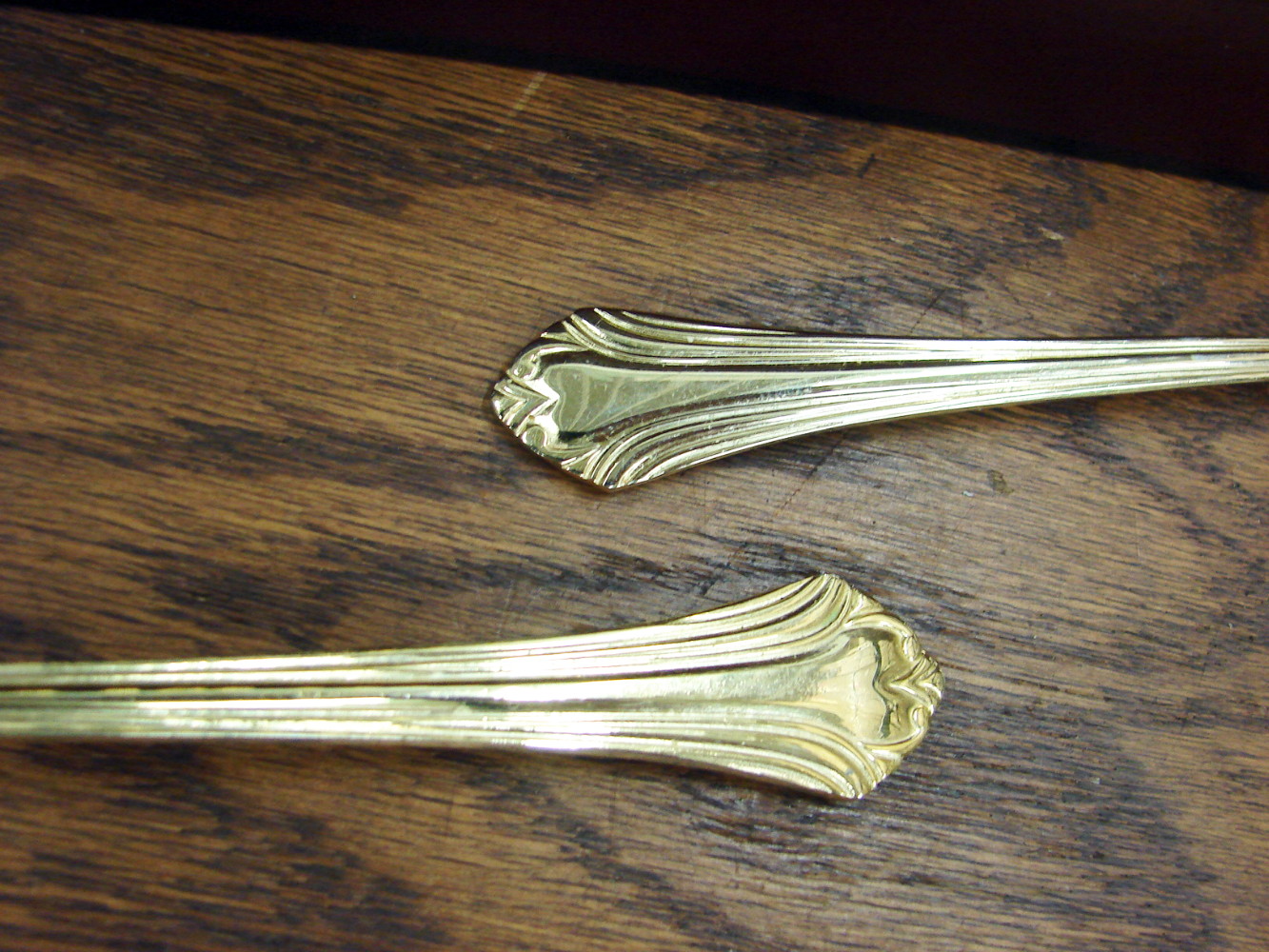 60 pc Set Oneida Bancroft Gold Stainless Flatware Silverware Set Service for 9 w/ Case - Image 5