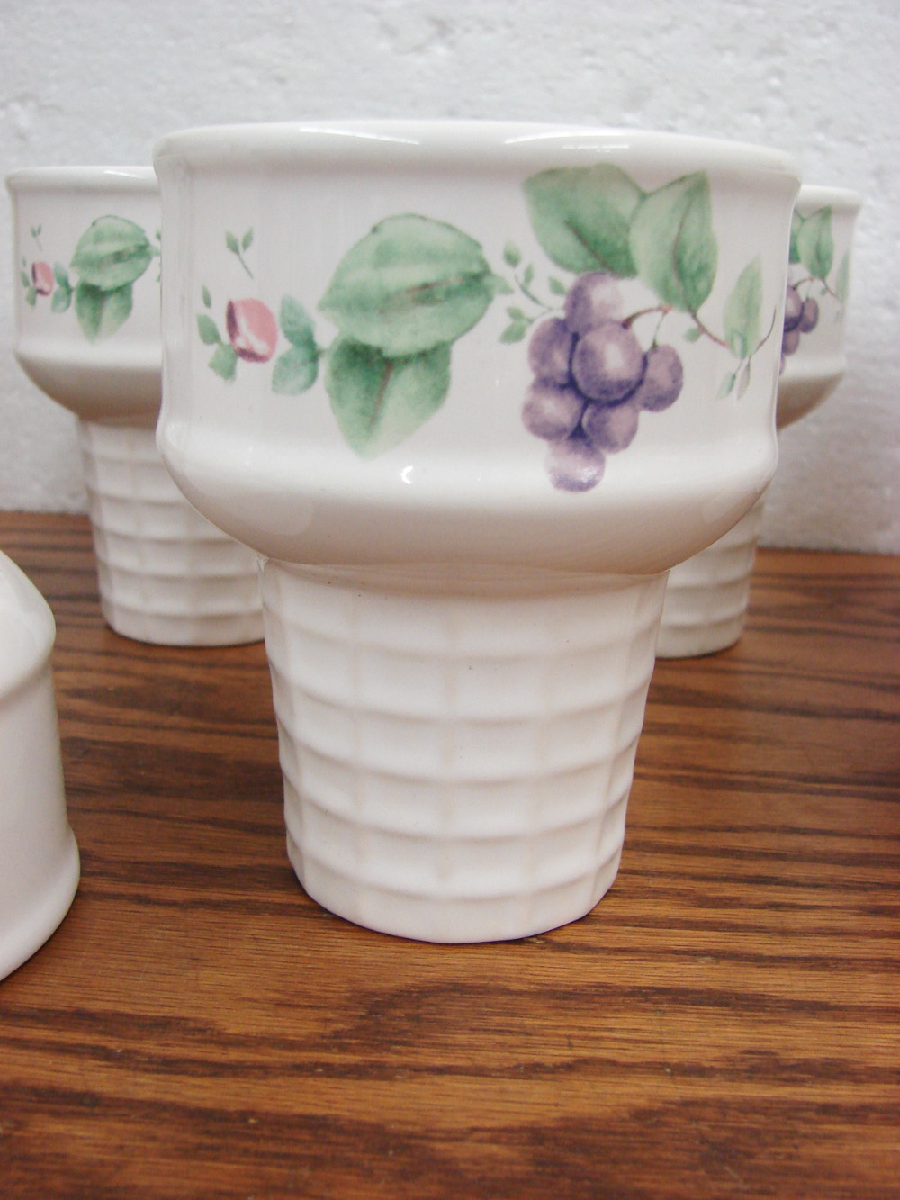 Set/8 Vintage Retired Pfaltzgraff Stoneware Grapevine Ice Cream Cone Shaped Dish