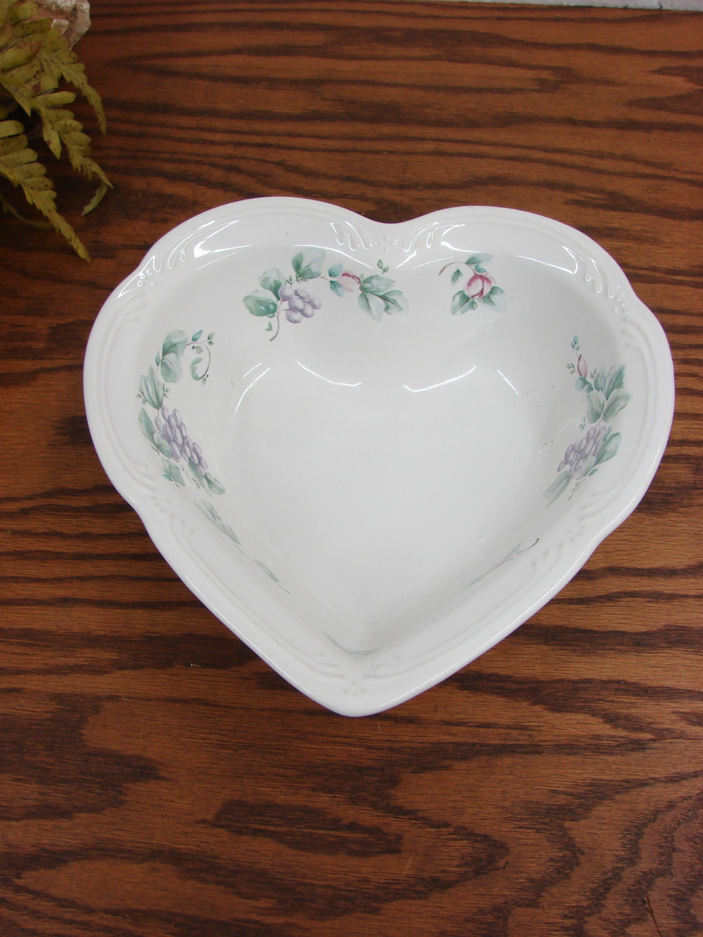 Vintage Retired Pfaltzgraff Stoneware Grapevine Heart Shaped Serving Bowl