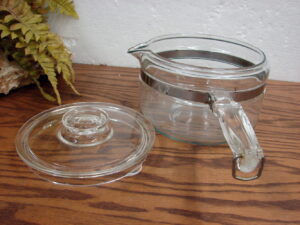 Vintage PYREX #6324 2 Quart Flameware Glass Sauce Pan w/ Spout and Lid