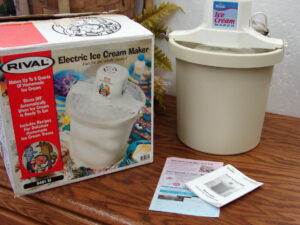 Like New Rival Electric Ice Cream Maker #8401 Automatic Shut Off 4 Quarts w/ Box
