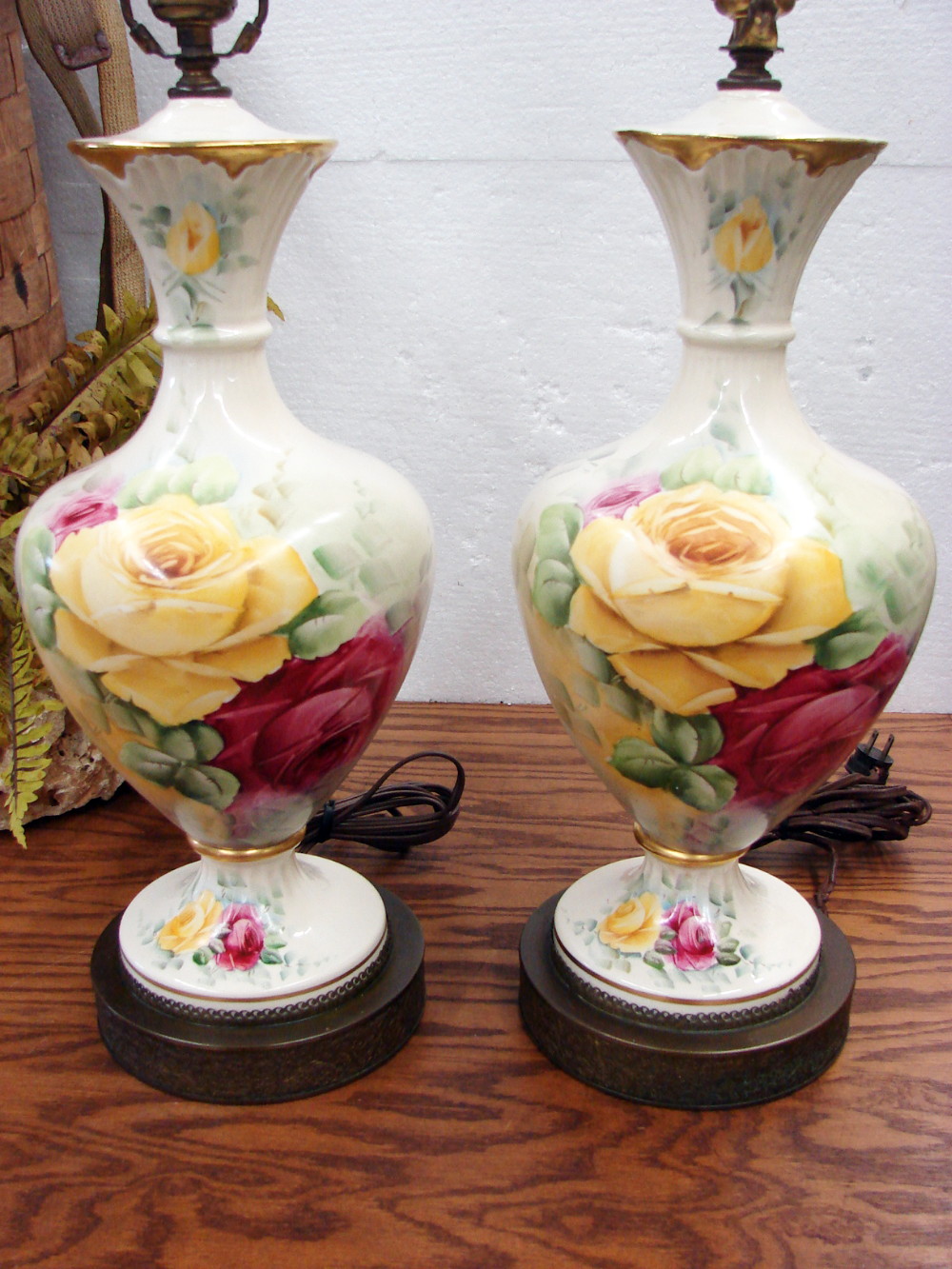 Set/2 Vintage Victorian Rose Gold Trim Table Lamps w/ Lamp Shades