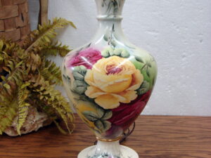 Vintage Victorian Rose Gold Trim Table Lamp Yellow and Red Roses Tested Working