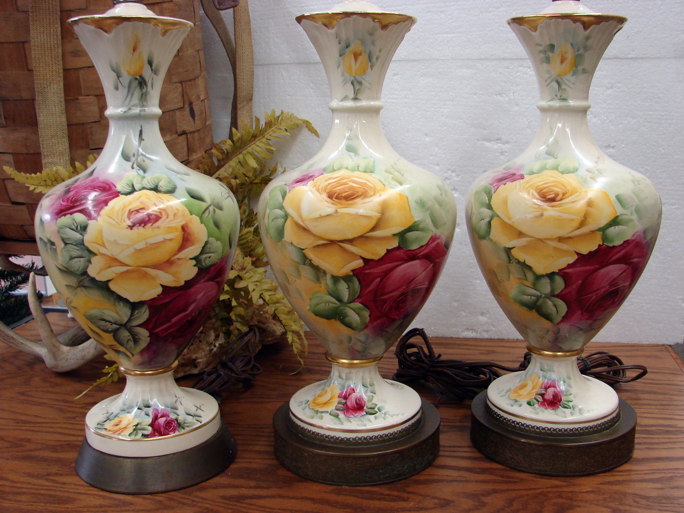 Set/2 Vintage Victorian Rose Gold Trim Table Lamps w/ Lamp Shades - Image 9