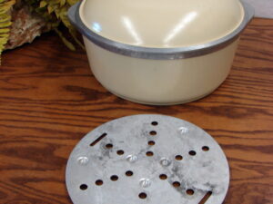 Vintage Club Aluminum Tan Pale Yellow Dutch Oven 6 Quarts w/ CLUB Trivet