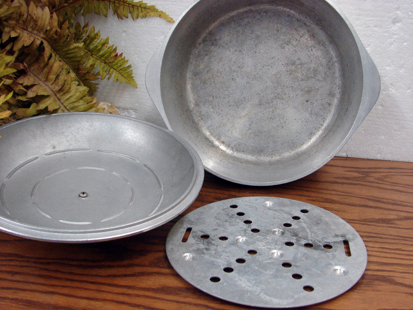 Vintage Club Aluminum Tan Pale Yellow Dutch Oven 6 Quarts w/ CLUB Trivet - Image 2