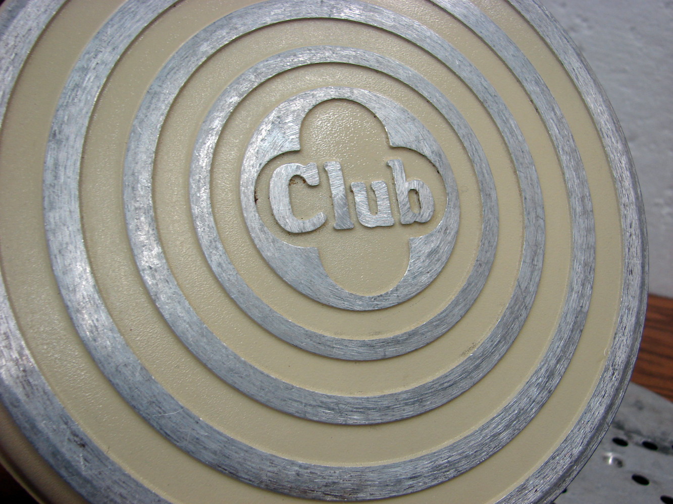 Vintage Club Aluminum Tan Pale Yellow Dutch Oven 6 Quarts w/ CLUB Trivet - Image 4