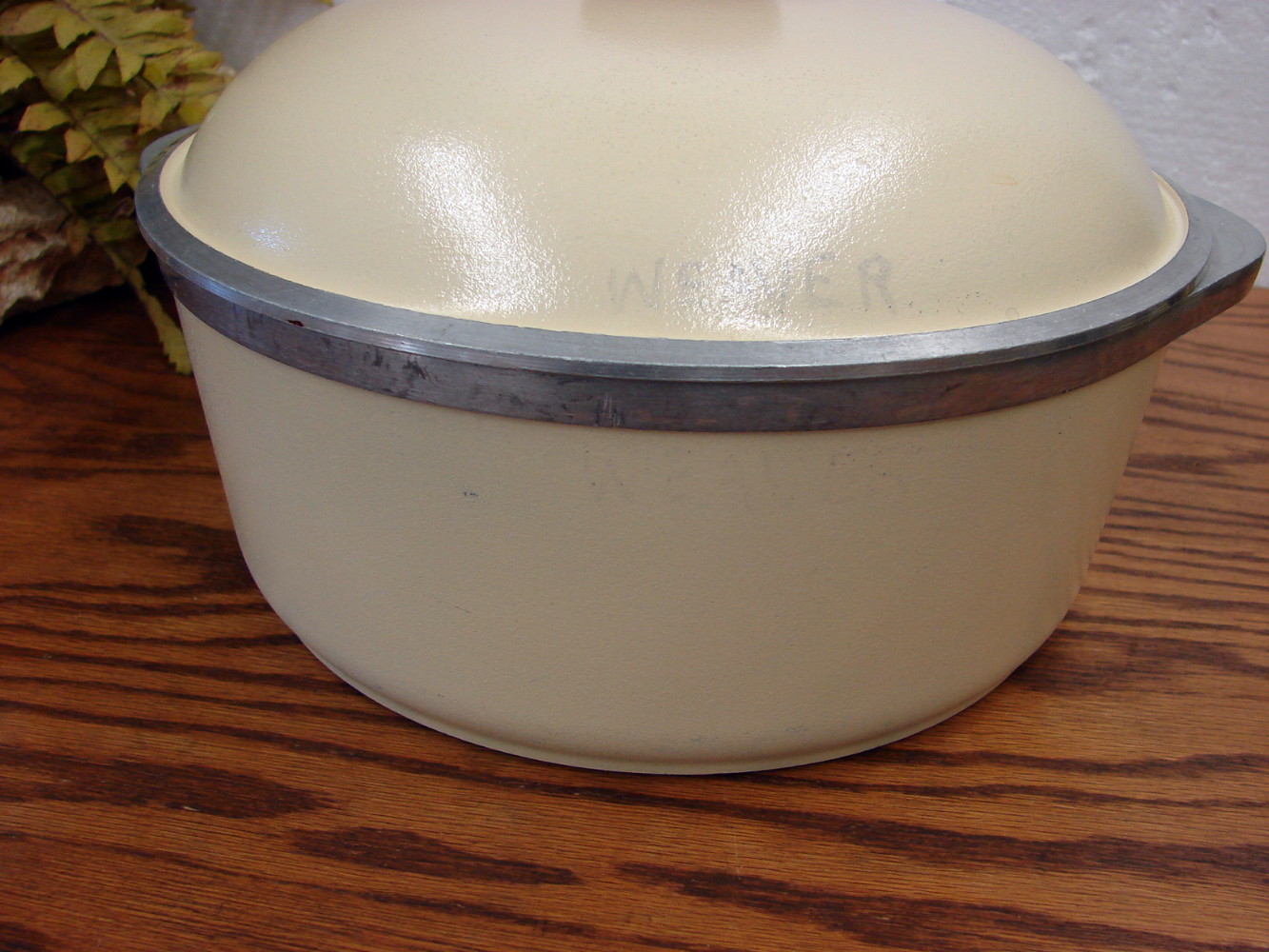 Vintage Club Aluminum Tan Pale Yellow Dutch Oven 6 Quarts w/ CLUB Trivet - Image 3