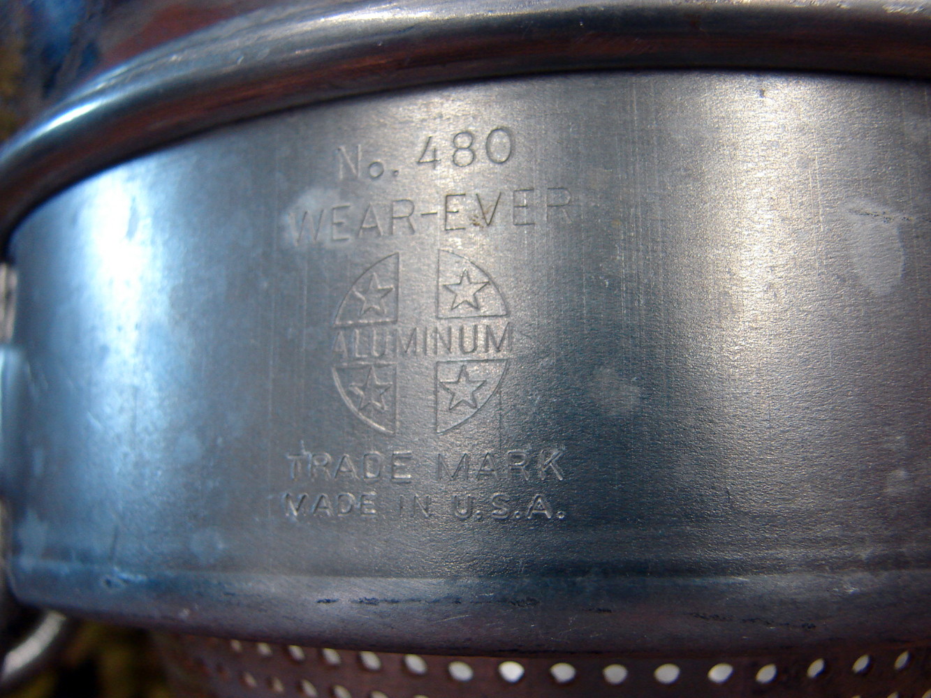 Vintage #480 Molded Vertical Handle Wear-Ever Aluminum Colander Strainer Chinois Sieve - Image 2