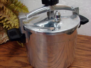 Vintage Wear-Ever 6 Qt Stove Top Low Pressure Chicken Bucket Fryer
