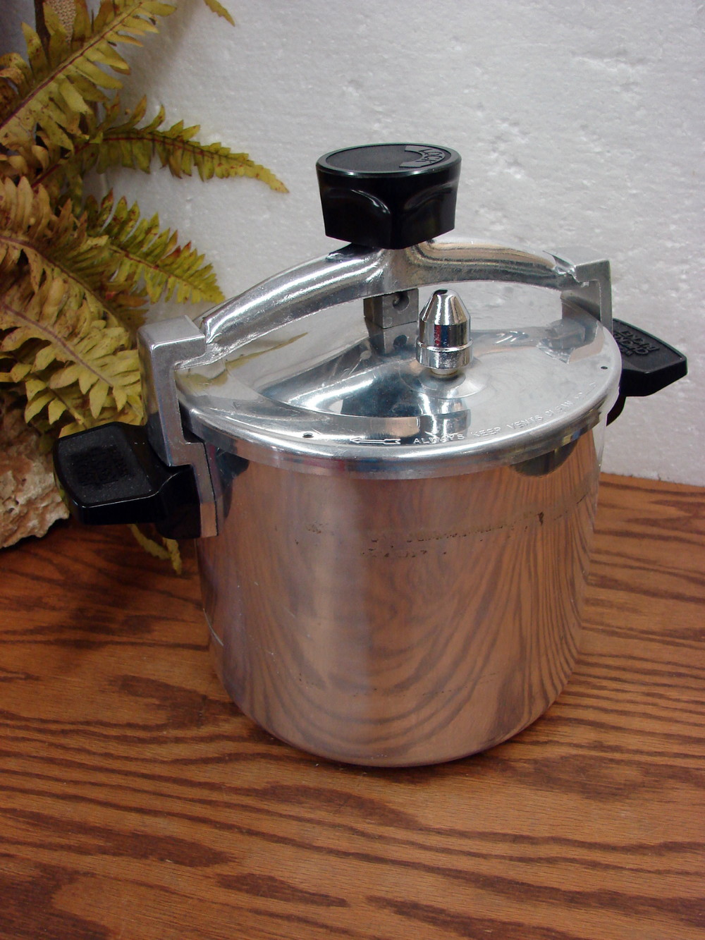 Vintage Wear-Ever 6 Qt Stove Top Low Pressure Chicken Bucket Fryer
