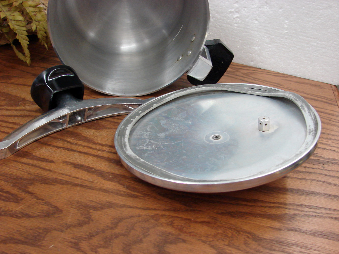 Vintage Wear-Ever 6 Qt Stove Top Low Pressure Chicken Bucket Fryer - Image 2