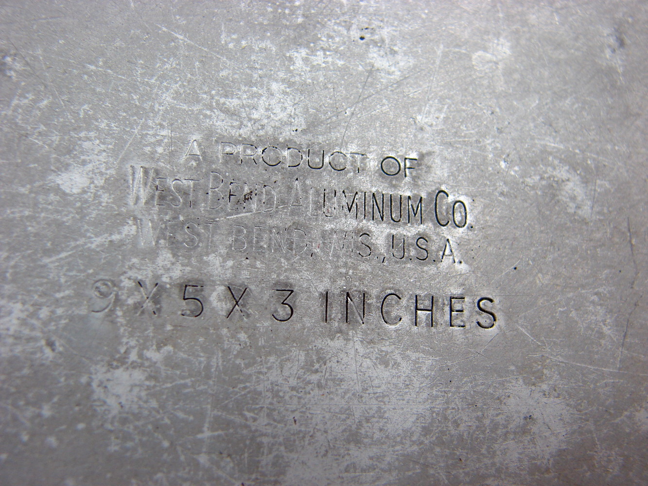 Vintage West Bend Aluminum Loaf Pan w/ Sliding Lid 9 x 5 x 3 Inches - Image 4