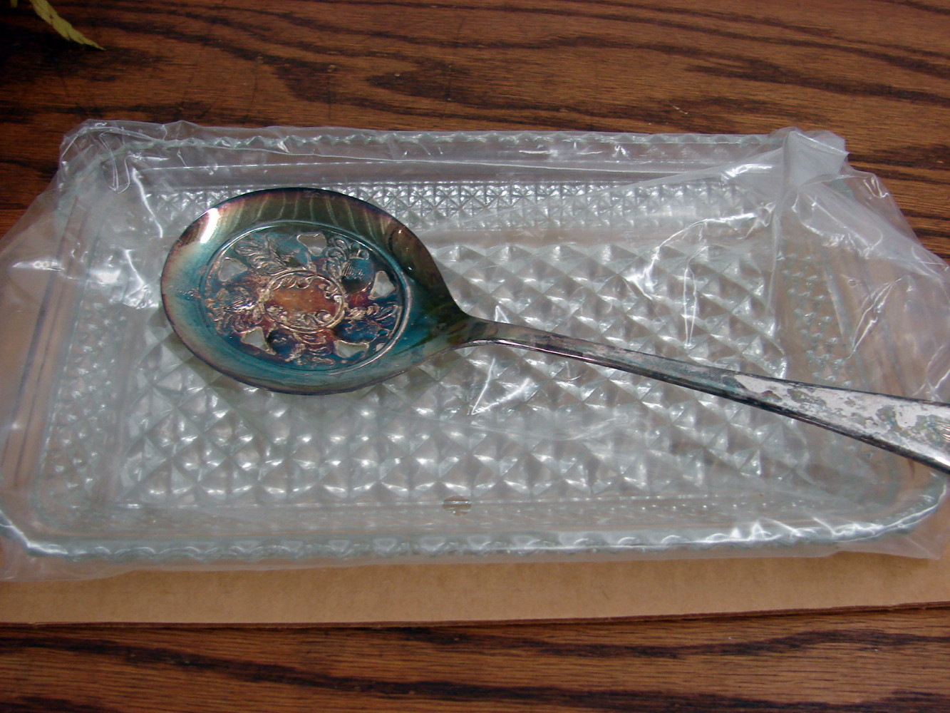 Brand New Vintage Anchor Hocking Wexford Rectangular Cranberry Dish with Silver Spoon Set - Image 2